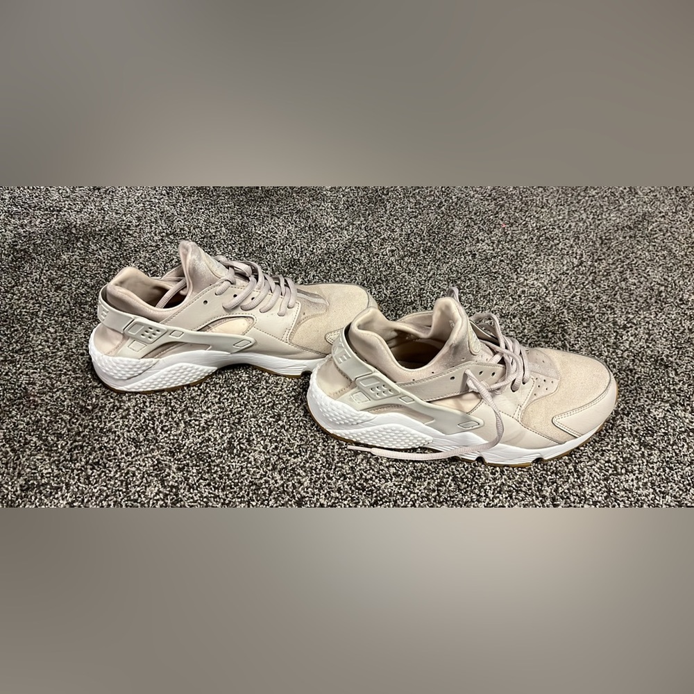 Women’s Nike huaraches